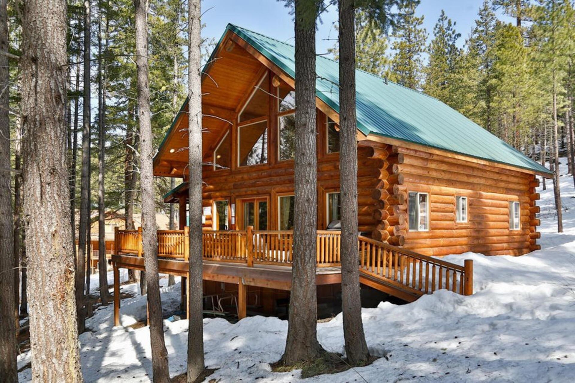 Riverfront Retreat - Private Leavenworth Log Cabin in Leavenworth, United States