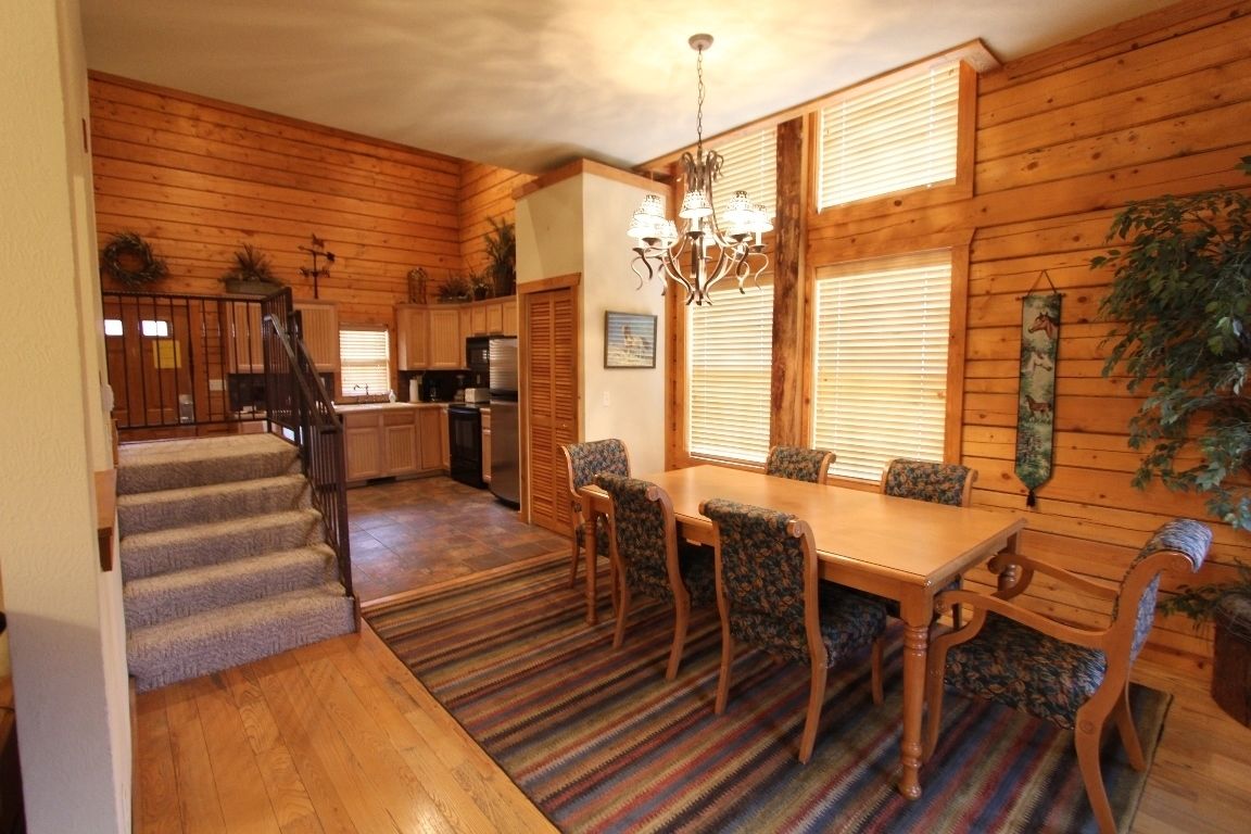 Moonlight 3 Bedroom Cabin In Branson Mo Expedia