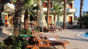 Outdoor pool, pool umbrellas, sun loungers