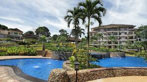 5 outdoor pools, open 7:00 AM to 10:00 PM, sun loungers
