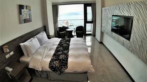 Desk, blackout curtains, free WiFi