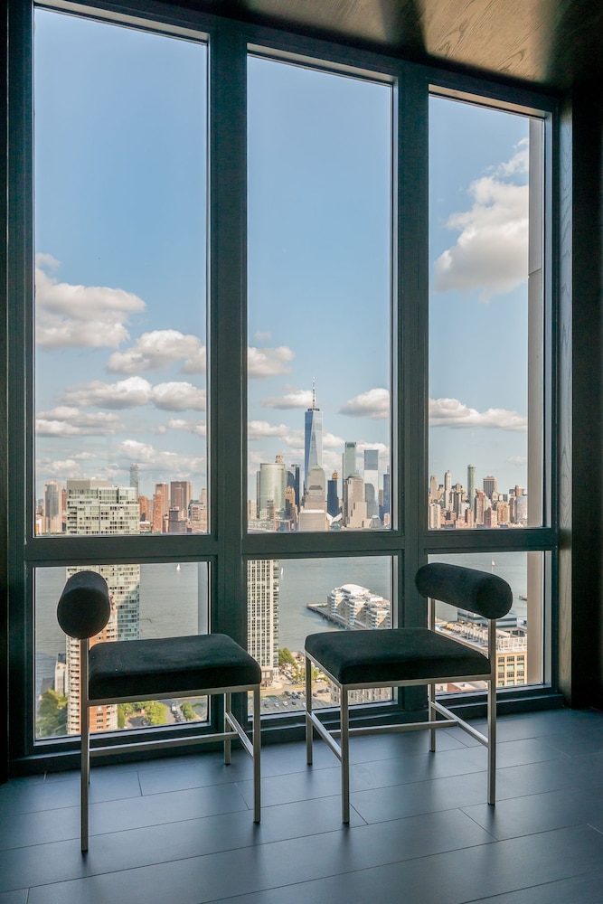 skyline luxury home suites