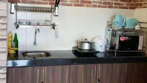 Full-size fridge, microwave, stovetop, cookware/dishes/utensils