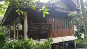 โต๊ะทำงาน, เตียงเสริม (คิดค่าบริการ), บริการ WiFi ฟรี