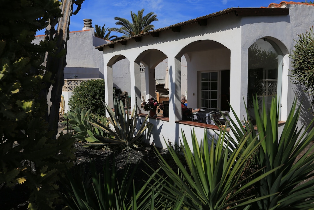 Top Location On The Beach Paradise For Young And Old Alike