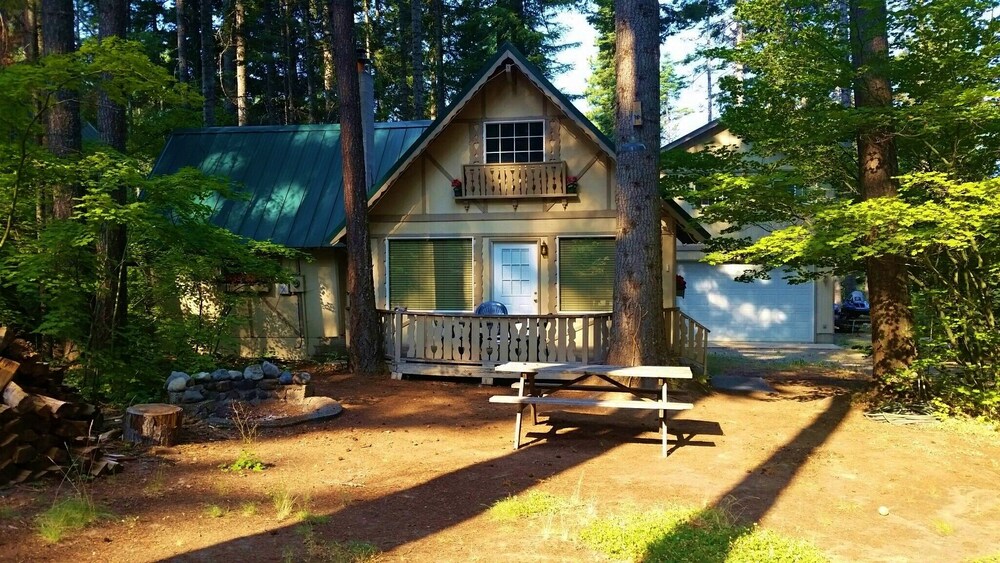 Year Round Access Near Lake Cle Elum, Snowmobile In Winter, And