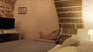 1 camera, biancheria da letto di alta qualità, una scrivania