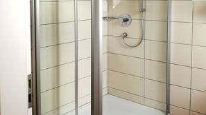 Dusche im Bad