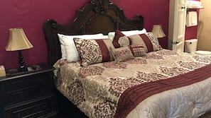 Premium bedding, iron/ironing board, free WiFi