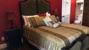 Premium bedding, iron/ironing board, free WiFi