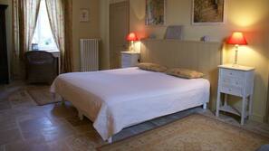 Free cots/infant beds, free WiFi