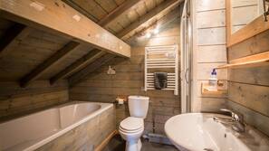 Baignoire et douche séparées, articles de toilette gratuits