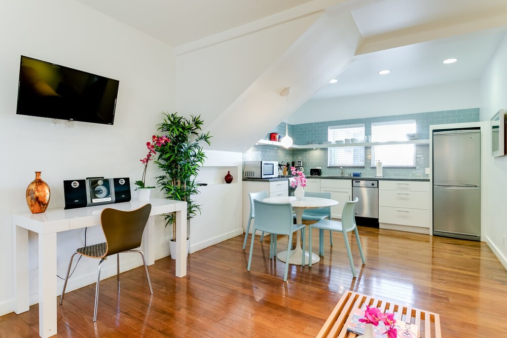 Venice Beach Vacation Condos in Los Angeles | Best Rates u0026 Deals on Orbitz