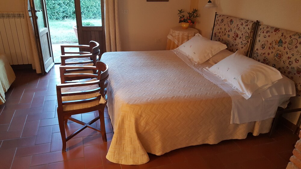 Agriturismo Bio Aia Della Colonna In Roccalbegna Hotel Rates Reviews On Orbitz