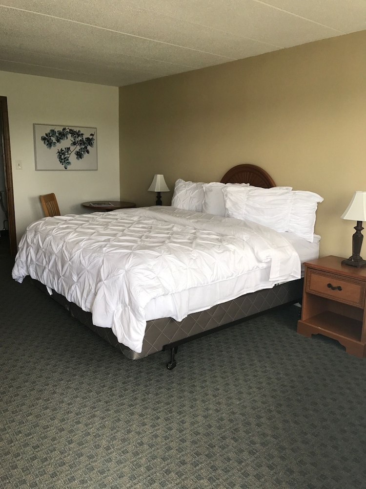 Garden Inn Truck Plaza Rooms, Reviews & Deals (Mound City, USA) Wotif