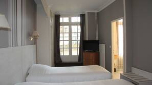 1 chambre, literie de qualité supérieure, minibar, bureau