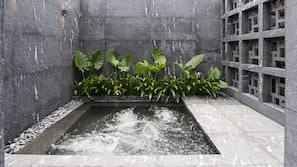 Outdoor spa bath