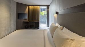 In-room safe, desk, iron/ironing board, free WiFi