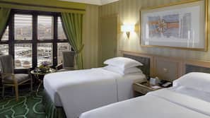 Minibar, in-room safe, desk, iron/ironing board