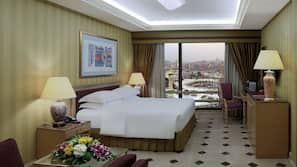 Minibar, in-room safe, desk, iron/ironing board
