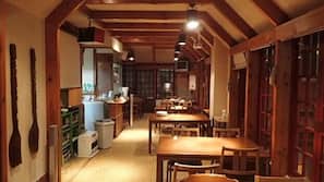 Daily full breakfast (JPY 800 per person)