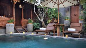 Outdoor pool, pool loungers