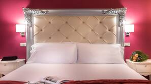 Minibar, in-room safe, desk, iron/ironing board
