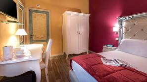 Minibar, in-room safe, desk, iron/ironing board