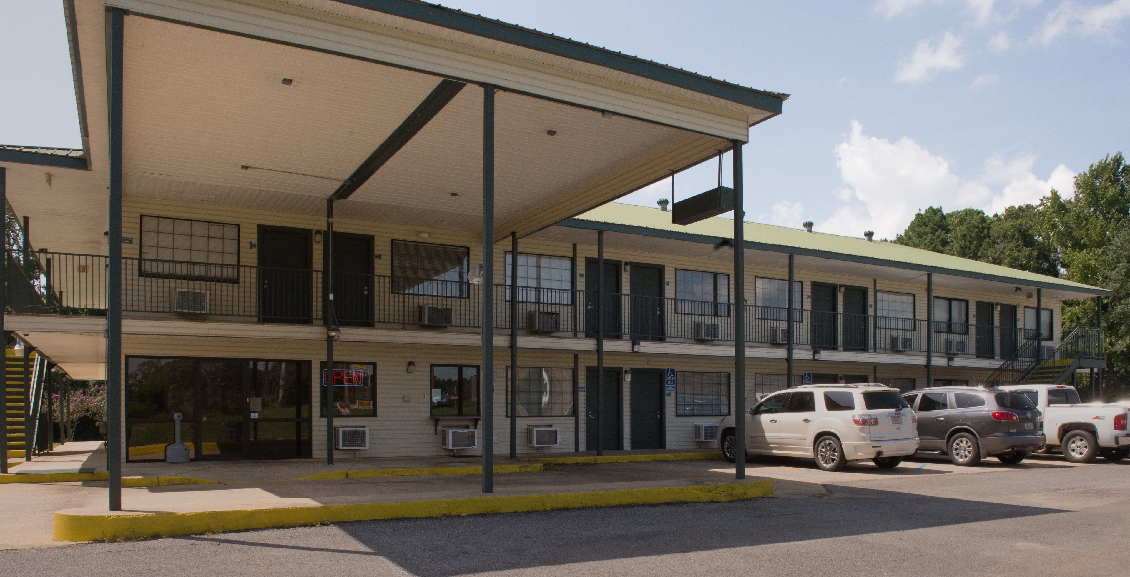Motel 103 in Calhoun, United States