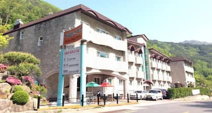 Jirisan Khan Hotel
