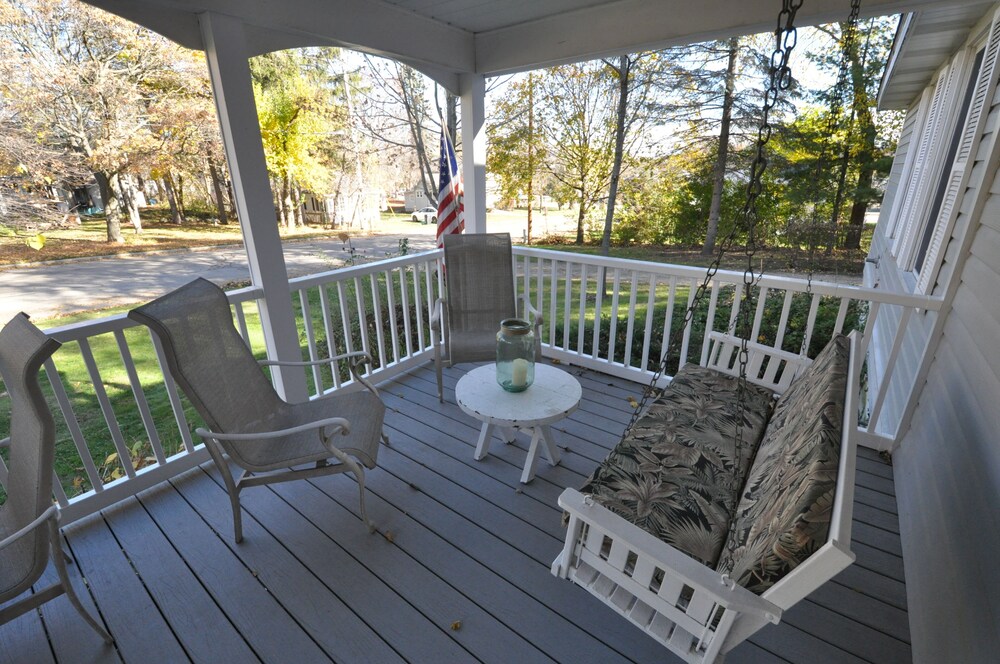 The Bay House 1 2 Block From Geneva Lake 2018 Room Prices Deals Vacation Home With Kitchen And Internet Near Williams Bay Beach Map Wi Hotel Website