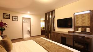 Minibar, in-room safe, desk, free WiFi