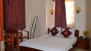Minibar, desk, free WiFi