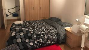 2 slaapkamers, een strijkplank/strijkijzer, internet, beddengoed