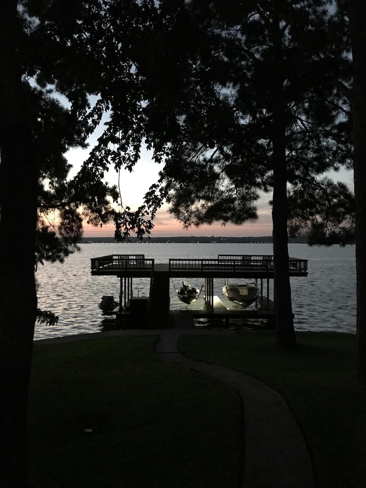 Incredible Cabin on Cedar Creek Lake in Mabank Best Rates & Deals on