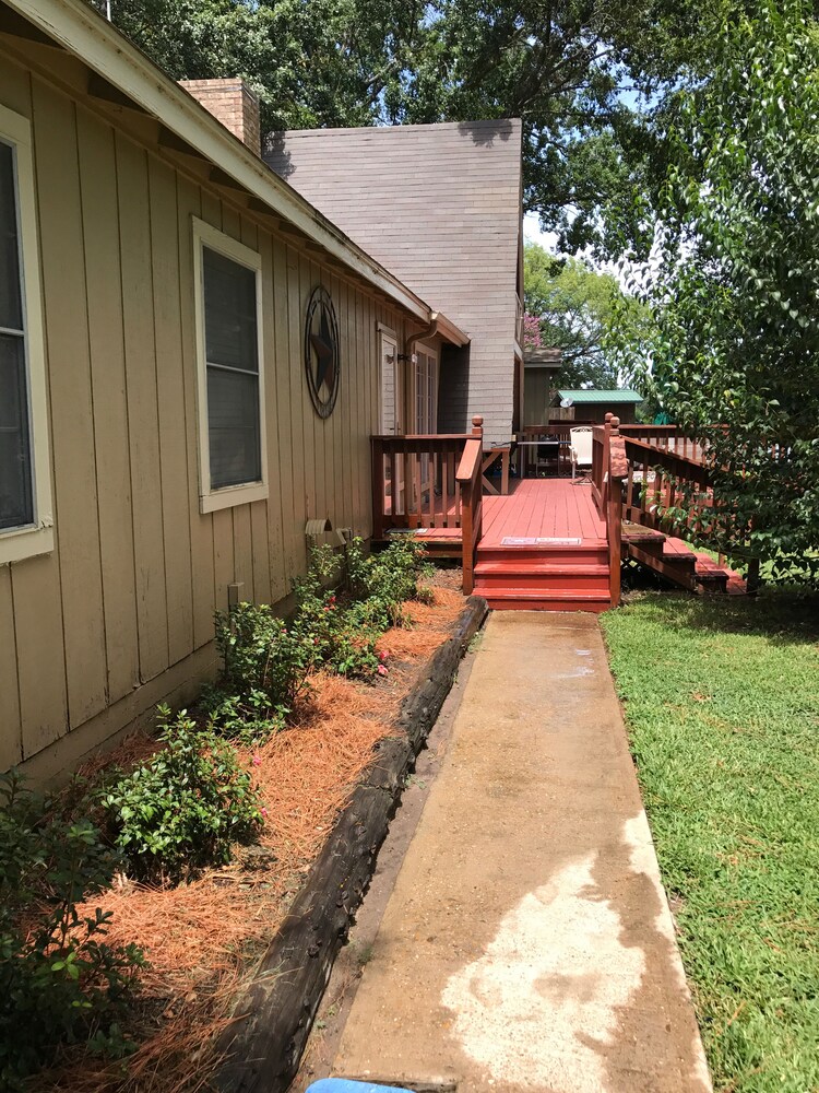 Incredible Cabin on Cedar Creek Lake in Mabank Best Rates & Deals on