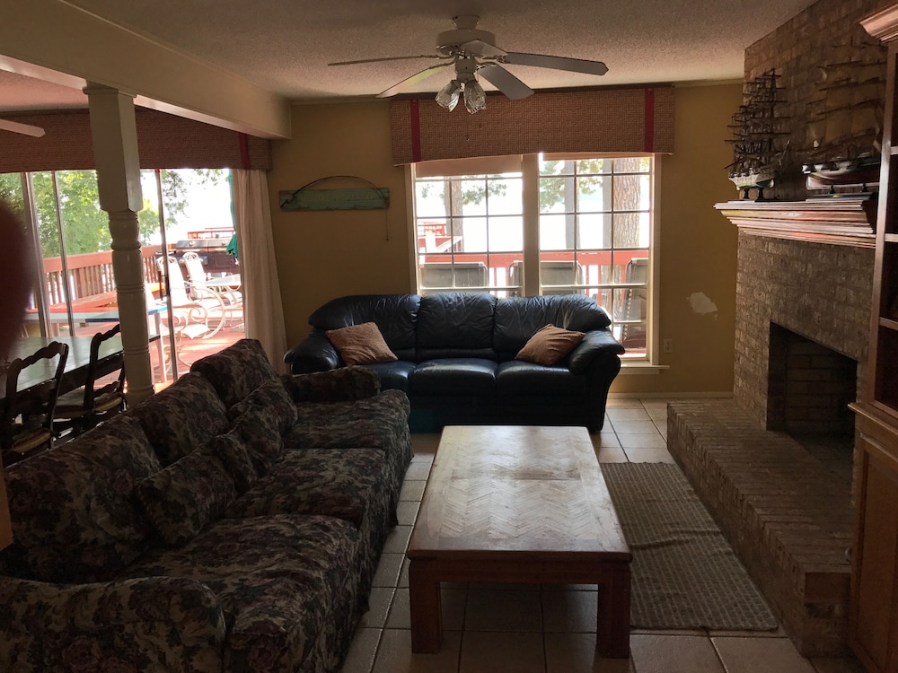 Incredible Cabin on Cedar Creek Lake in Mabank Best Rates & Deals on