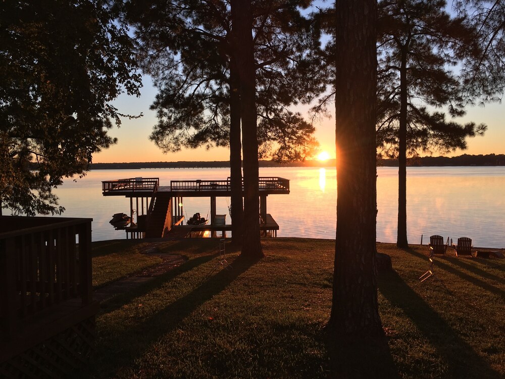 Incredible Cabin on Cedar Creek Lake in Mabank Best Rates & Deals on