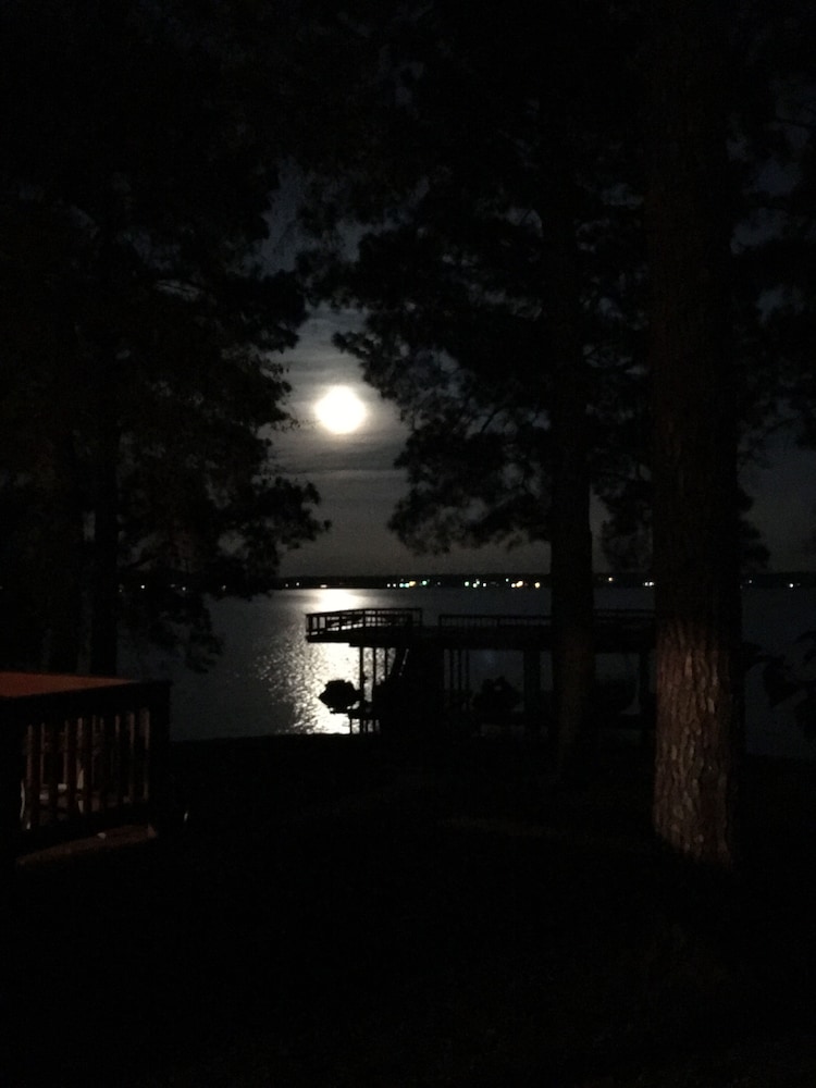 Incredible Cabin on Cedar Creek Lake in Mabank Best Rates & Deals on