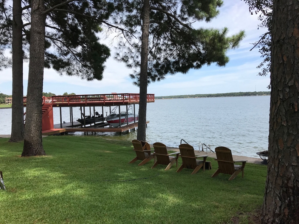 Incredible Cabin on Cedar Creek Lake in Enchanted Oaks Best Rates