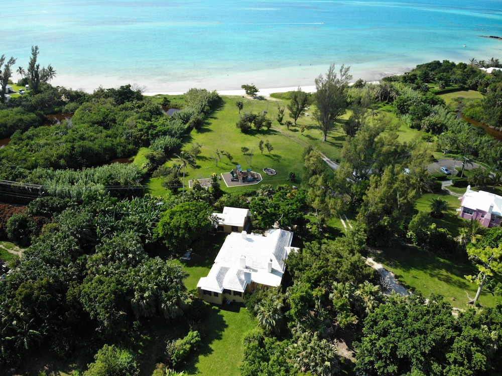Historic Belfield Beach Estate and cottage on Long Bay BeachClose to