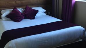 Desk, iron/ironing board, free WiFi, wheelchair access