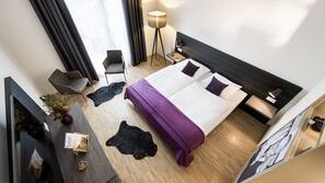 Hochwertige Bettwaren, Zimmersafe, Schreibtisch