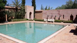 2 piscines extérieures