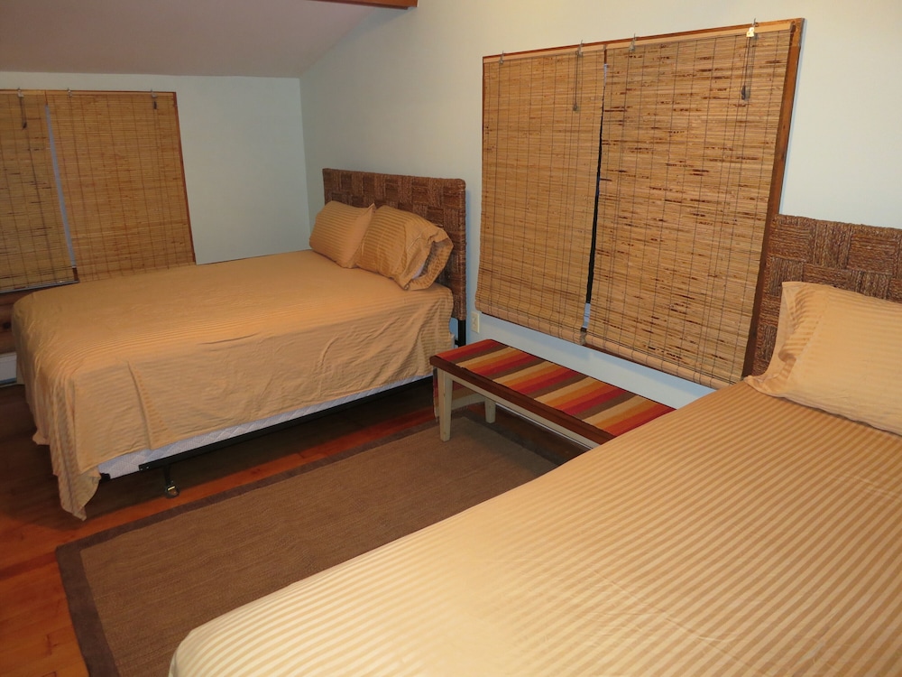 120' on WaterfrontPlatte Lake LodgePontoon Available!! Benzie