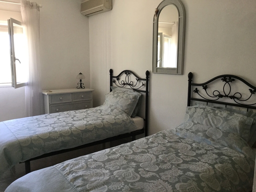 Rural villa with private outdoor pool, separate annexe and vast outdoor