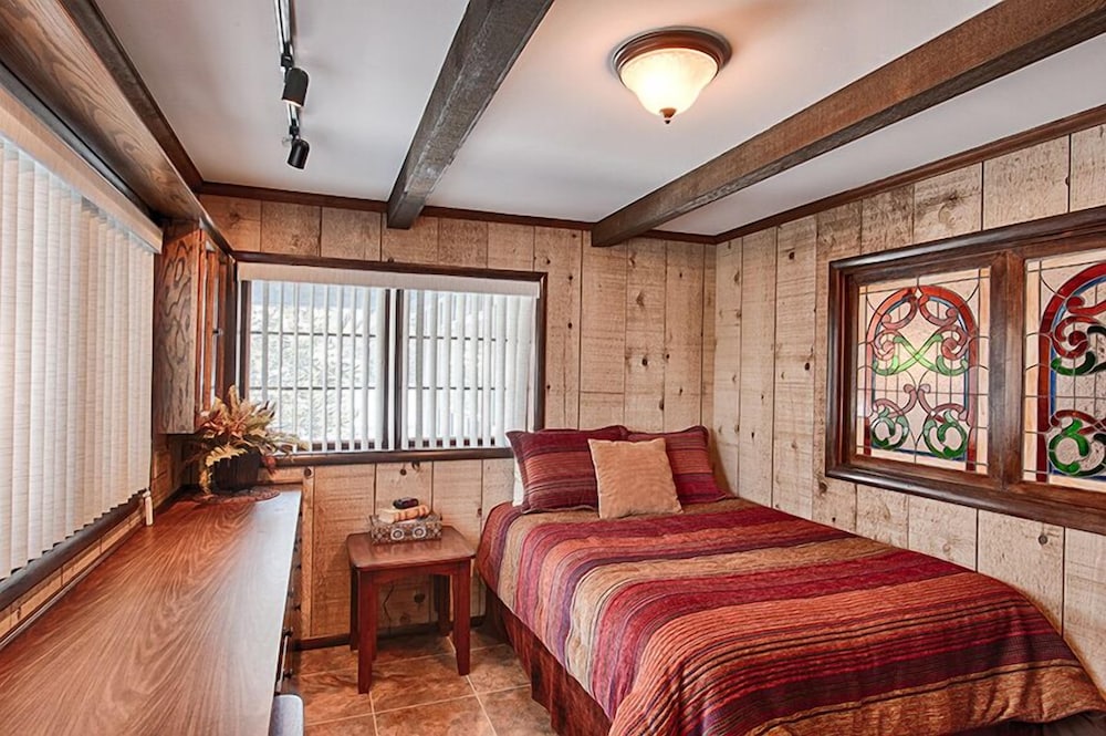 Luxurious Rental Next to Yellowstone Park. Close to Downtown. West