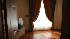 Blackout drapes, free WiFi