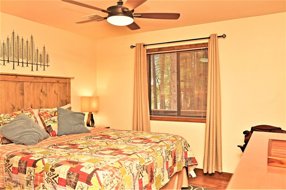 Paradise in the Pines Pet friendly, summer getaway! Rental car
