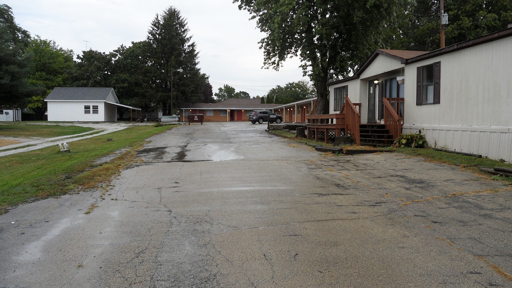 CROSSROADS MOTEL RUSHVILLE in Rushville Best Rates & Deals on Orbitz